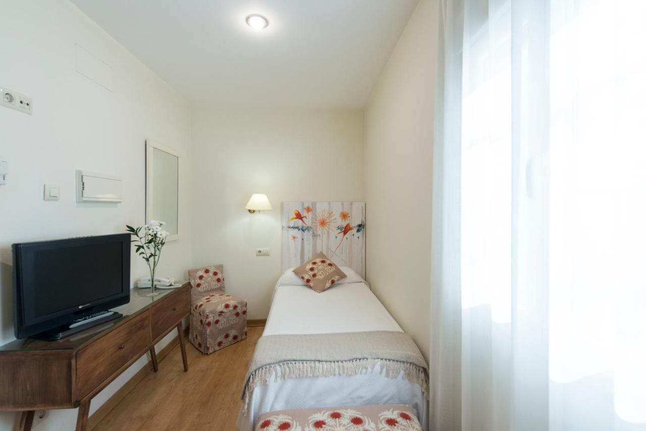 Single Room,758976787:JPEG